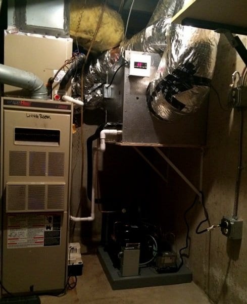 Instalação concluída do sistema de resfriamento do gabinete do vinho em uma casa em Los Angeles