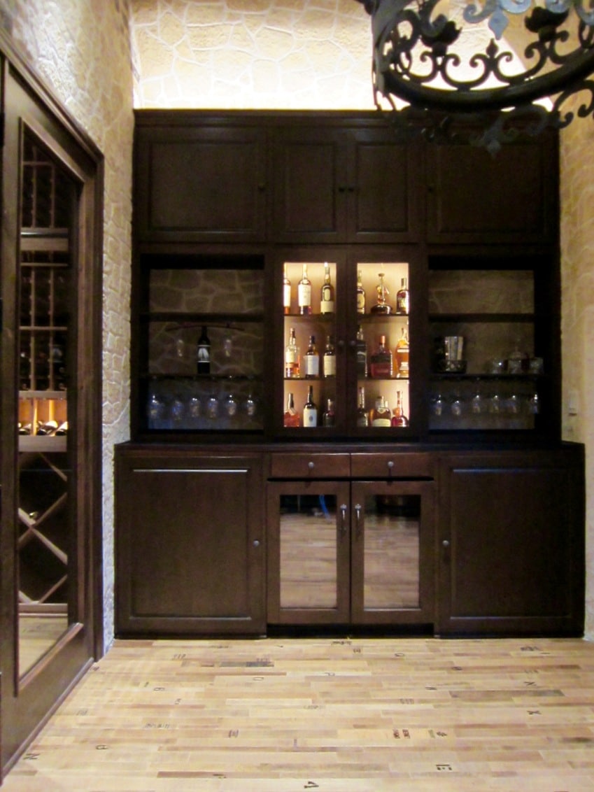 Los Angeles Builders Completed this Lovely Home Bar in a Wine Tasting Room