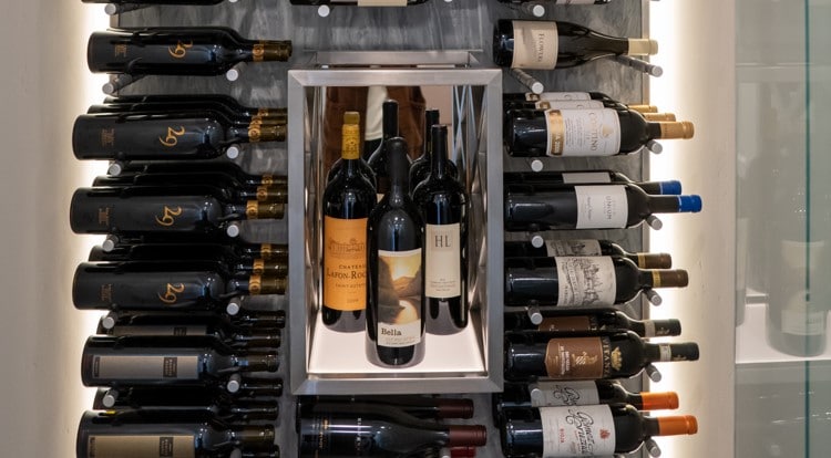 Request for a 3D-design of your own custom-built small modern wine cellar here. 